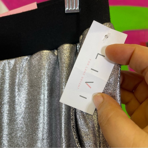 NWT, Livi Jogger Pant. Shiny Material. Size 18/20. - Picture 3 of 8